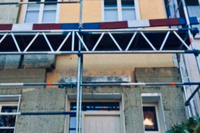 Energetische Sanierung eines Einfamilienhauses mit Einliegerwohnung zum Effizienzhaus 100